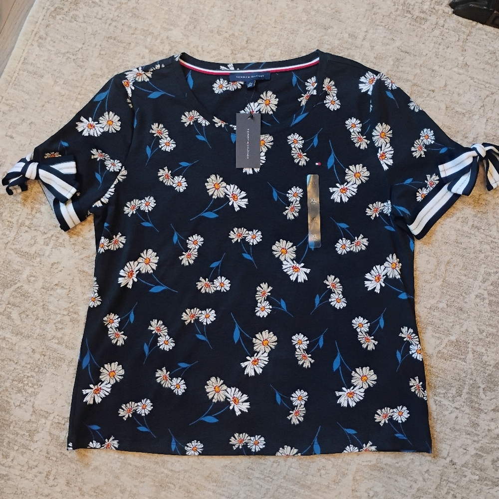 NWT XL Tommy Hilfiger Upstate Navy Blue Daisy Floral Bow Sleeve Accent Tee NEW